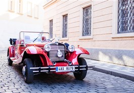 Retro projížďka po Praze historickým autem