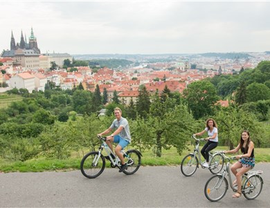 Vyhlídková projížďka Prahou na kole, e-kole či elektrokoloběžce