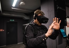 Multismyslová hra ve virtuální realitě – Golem VR