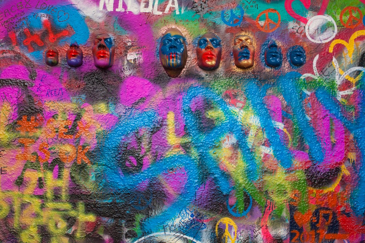 2Lennon wall Prague