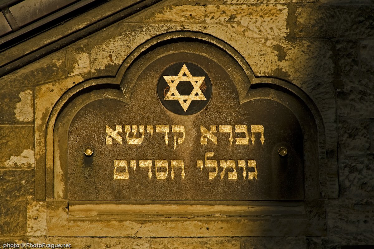 4 Old Jewish Cemetery Prague