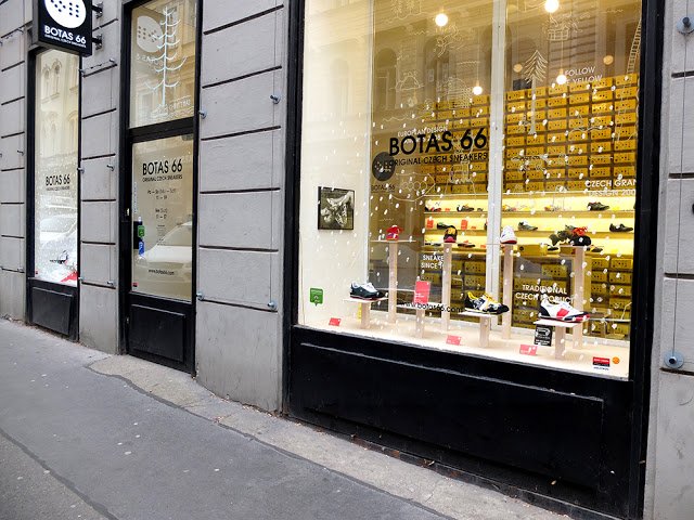 3 Botas 66 Prague
